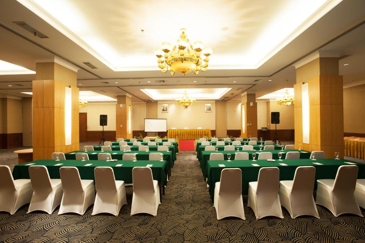 Grand Asia Hotel Jakarta Exterior foto