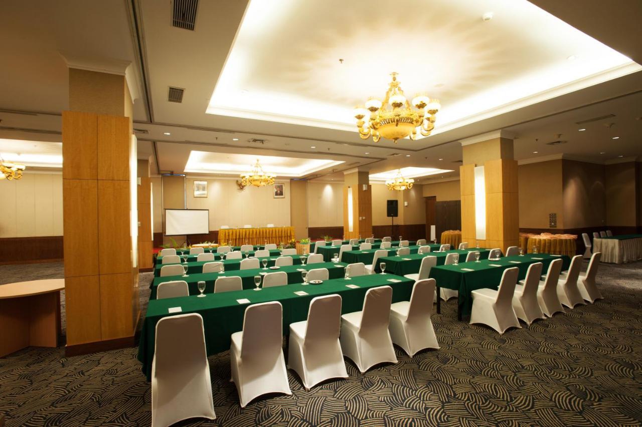 Grand Asia Hotel Jakarta Exterior foto